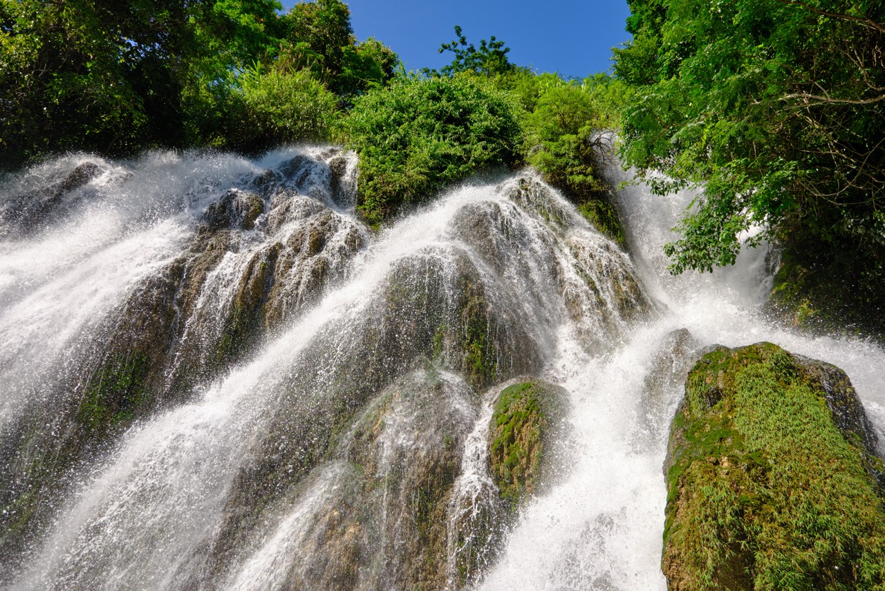 小七孔拉雅瀑布